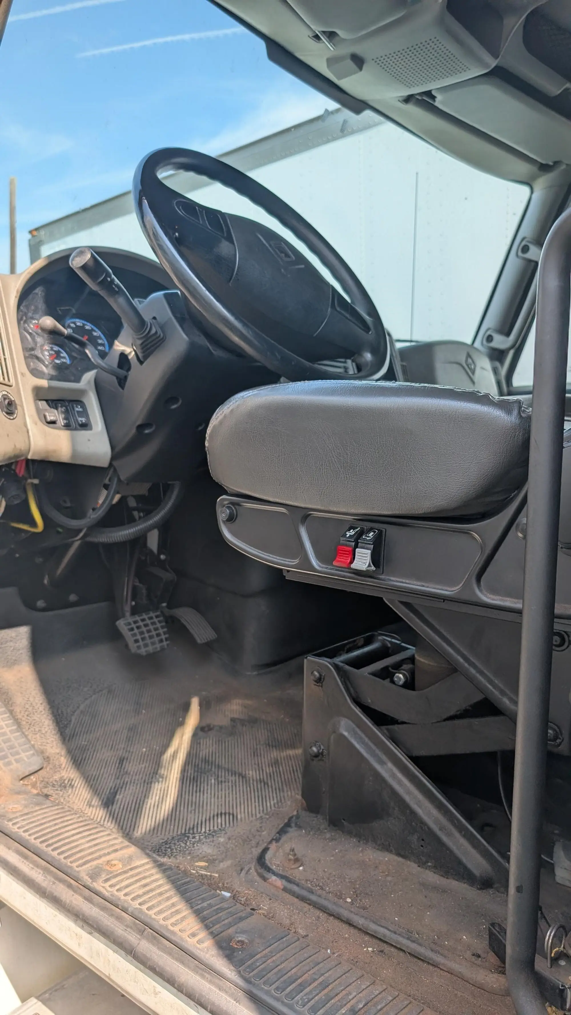 2013 International 4300 — photo 12