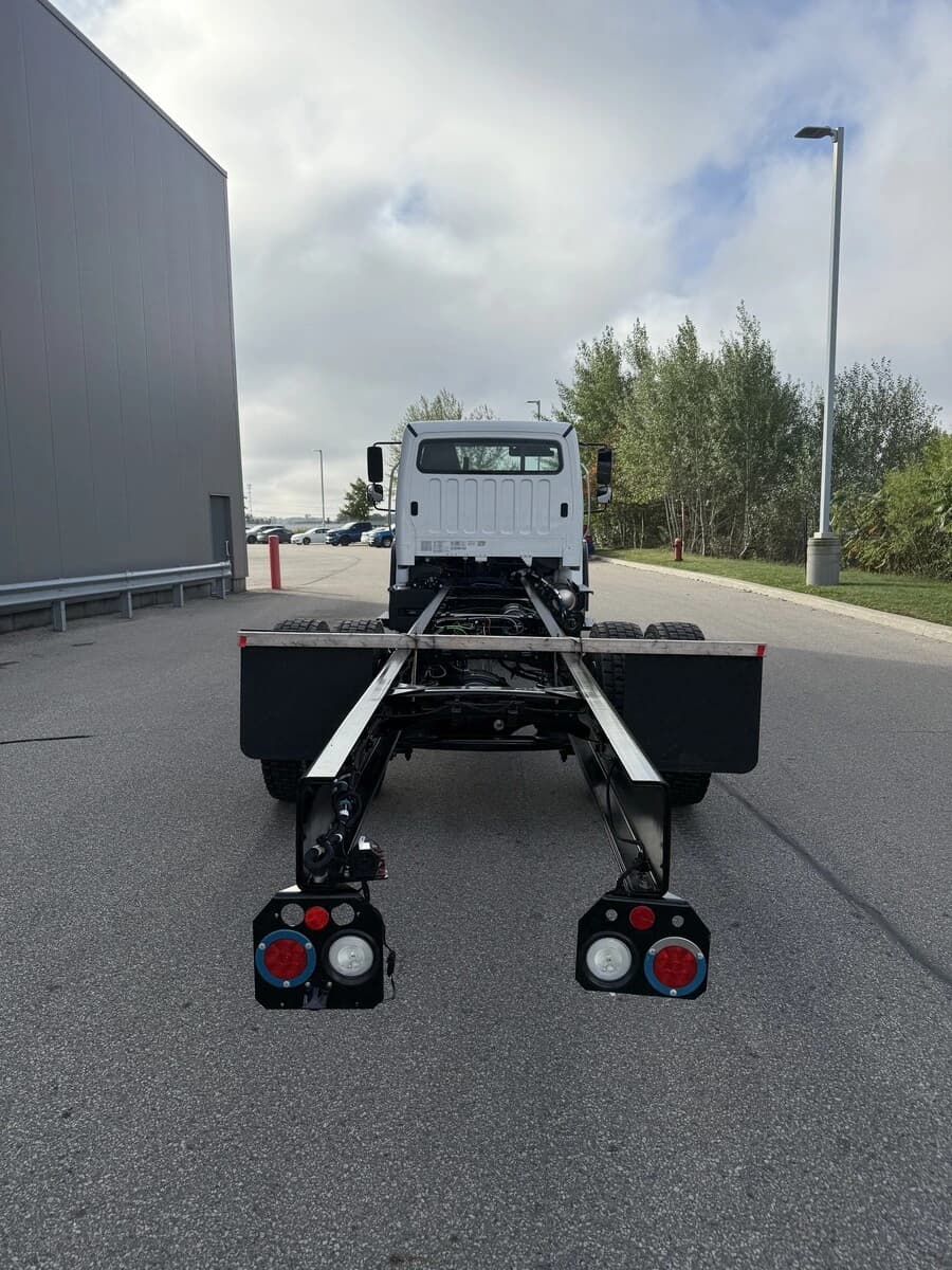 2026 Freightliner M2 106 — photo 8