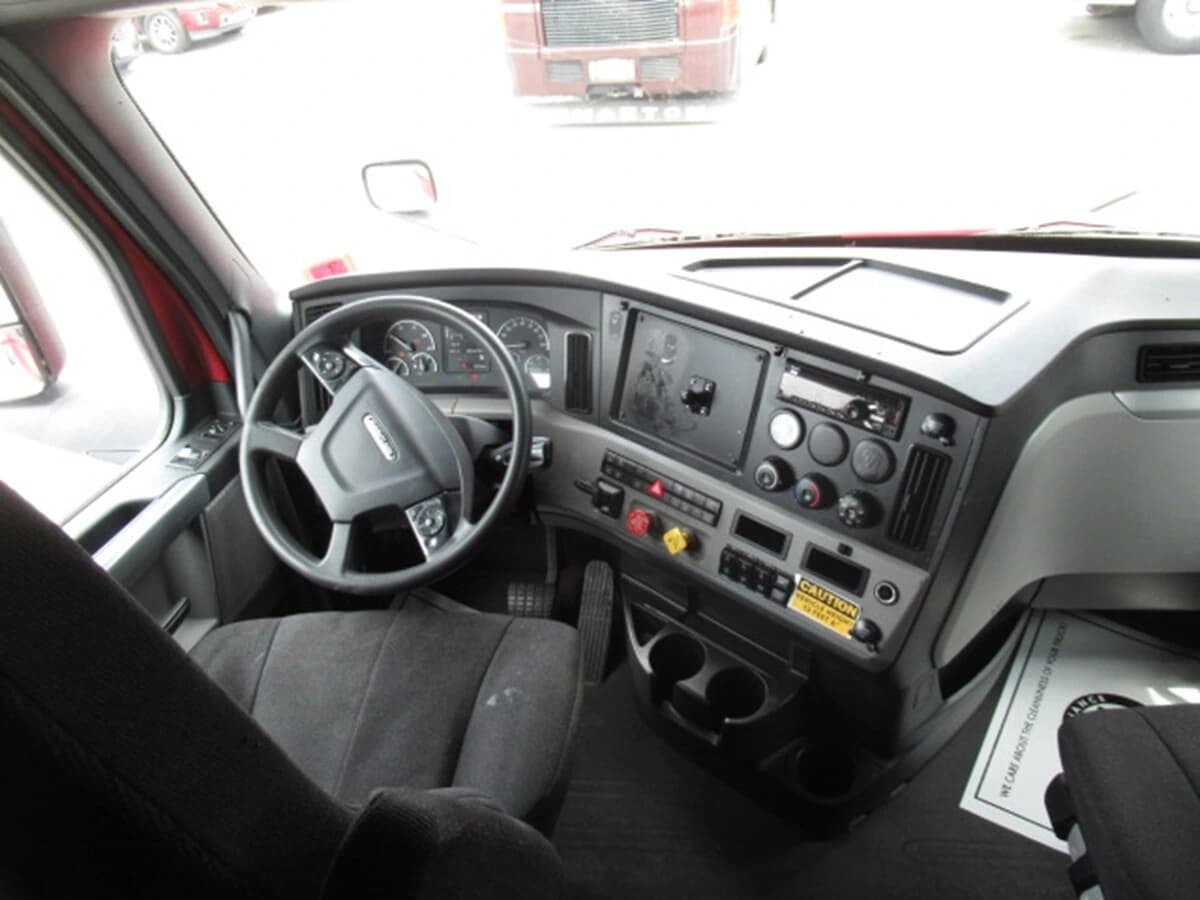 2020 Freightliner Cascadia — photo 17