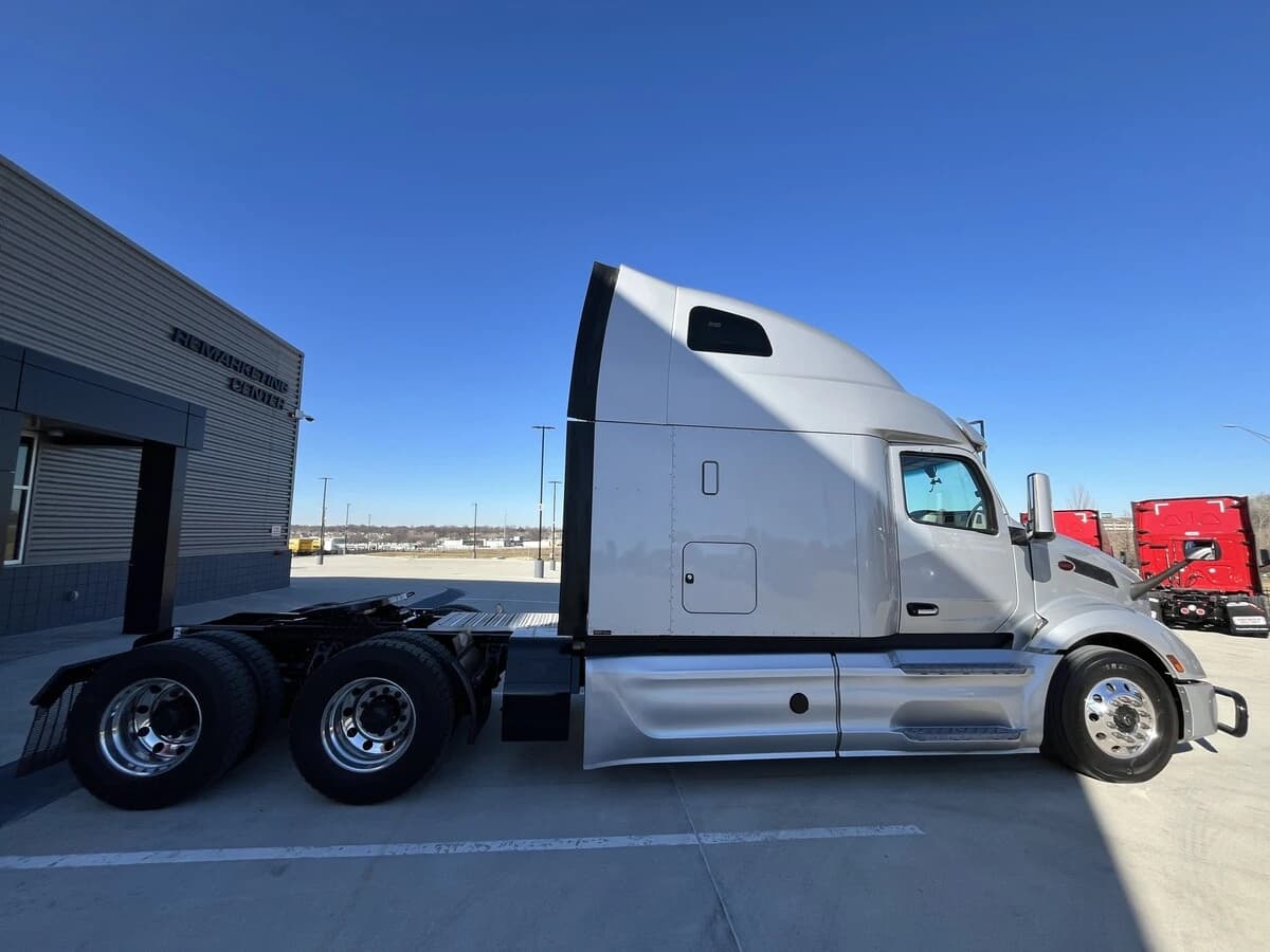 2023 Peterbilt 579 — photo 10