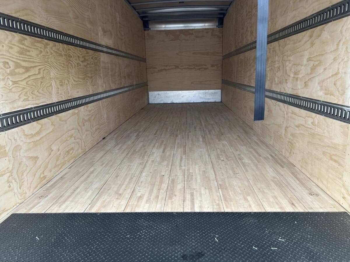 2026 Freightliner M2 106 — photo 18