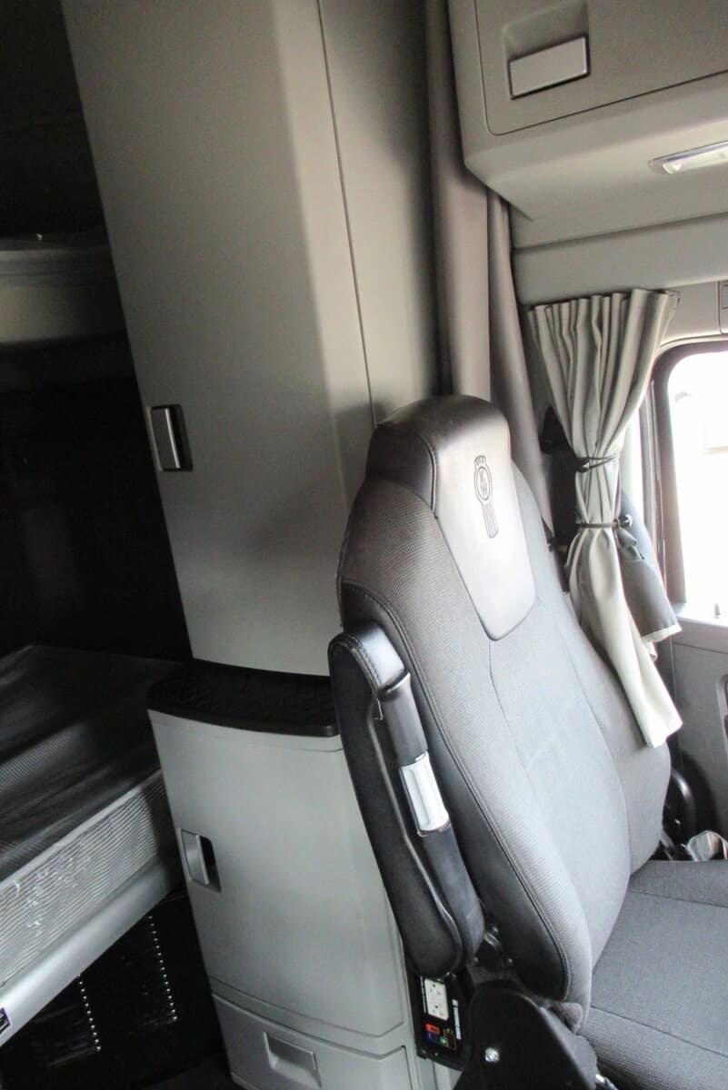 2023 Kenworth T680 — photo 23