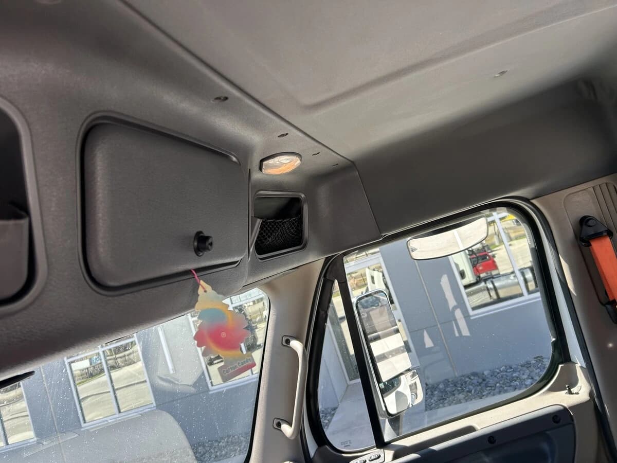 2016 Freightliner Cascadia — photo 20