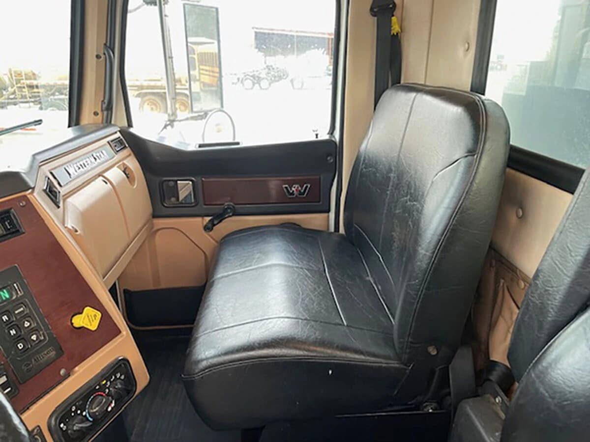 2020 Western Star 4700 — photo 28