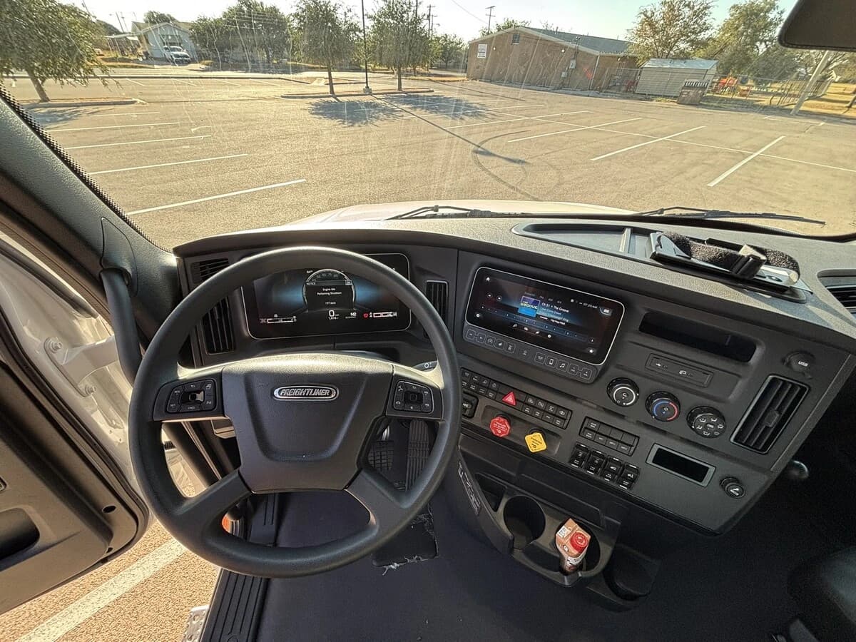 2026 Freightliner Cascadia — photo 44