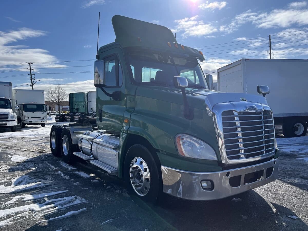 2012 Freightliner Cascadia — photo 3