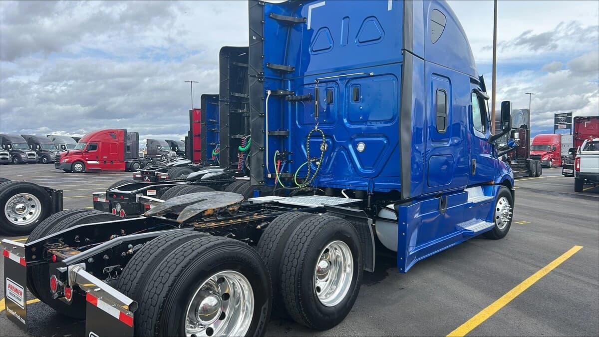 2024 Freightliner Cascadia — photo 4