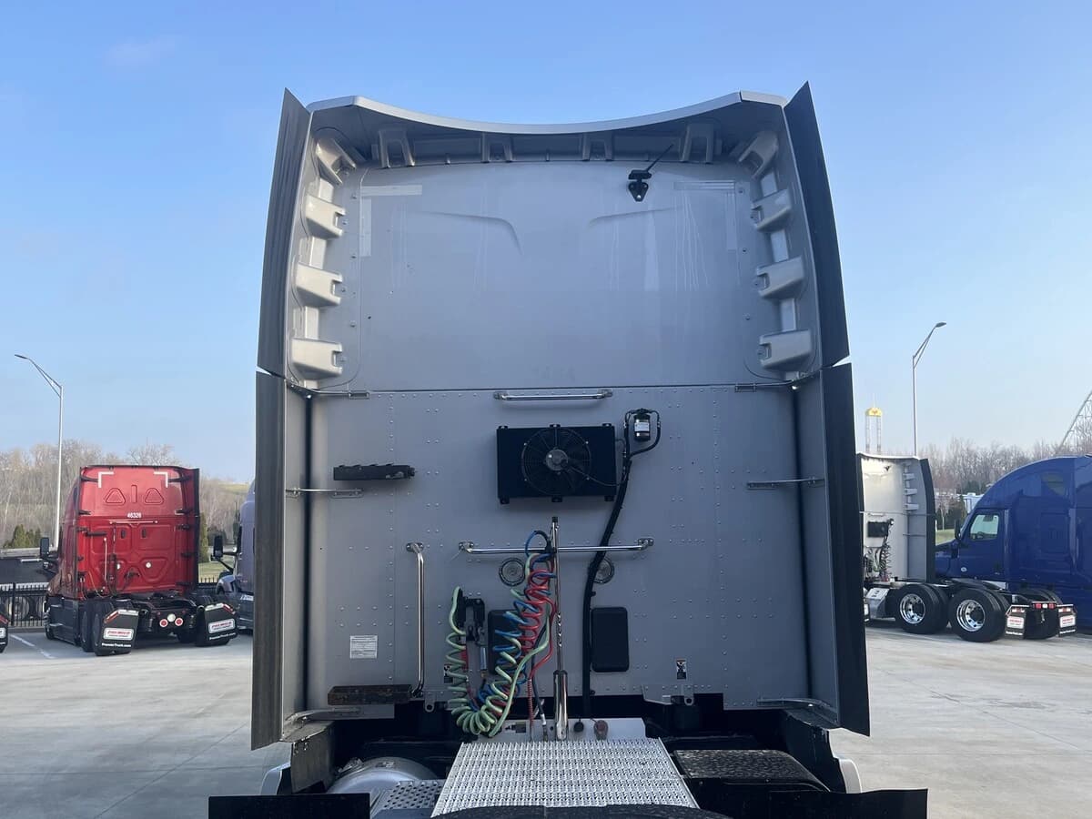 2023 Peterbilt 579 — photo 8