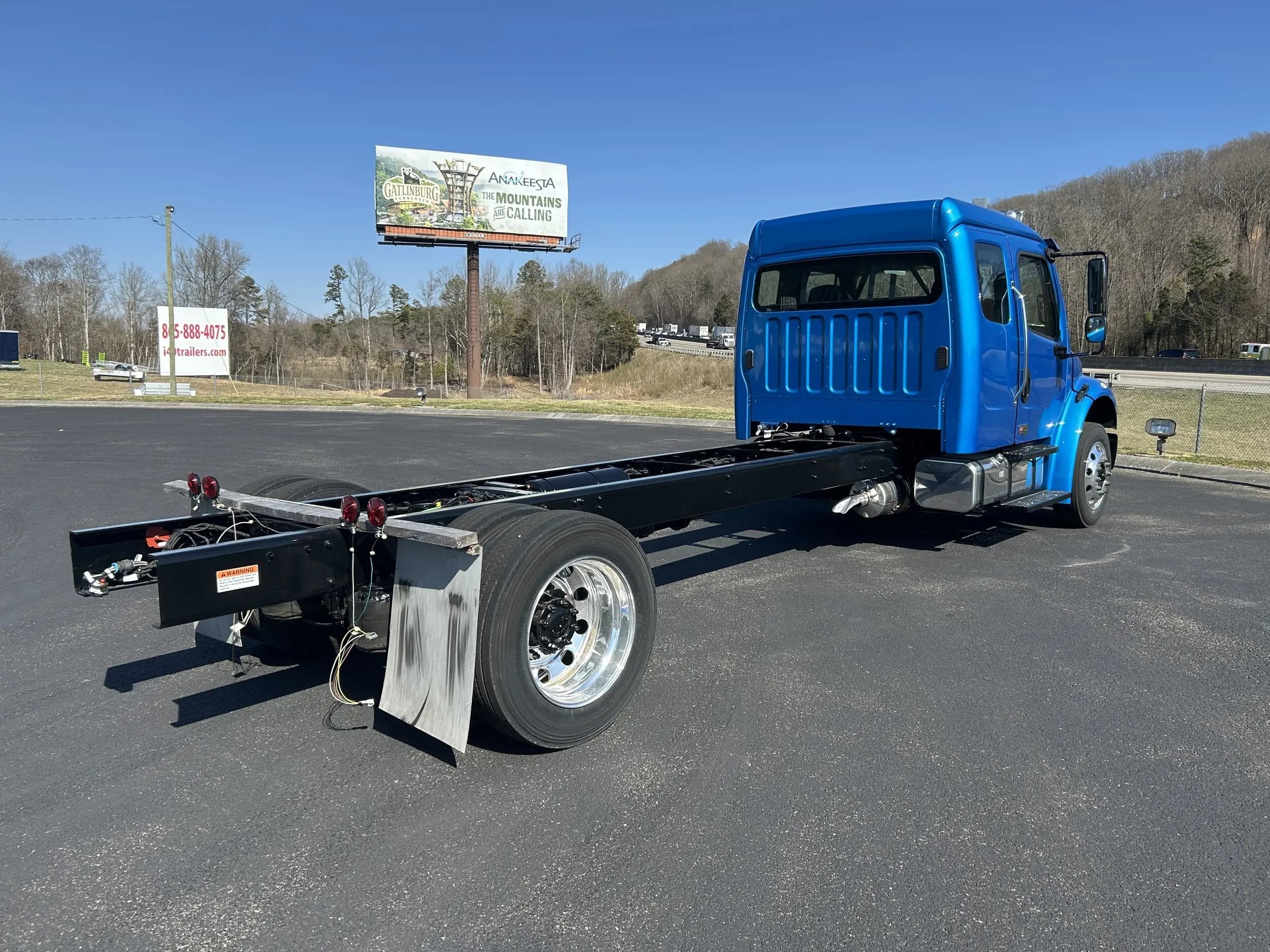 2025 Freightliner M2 106 — photo 4