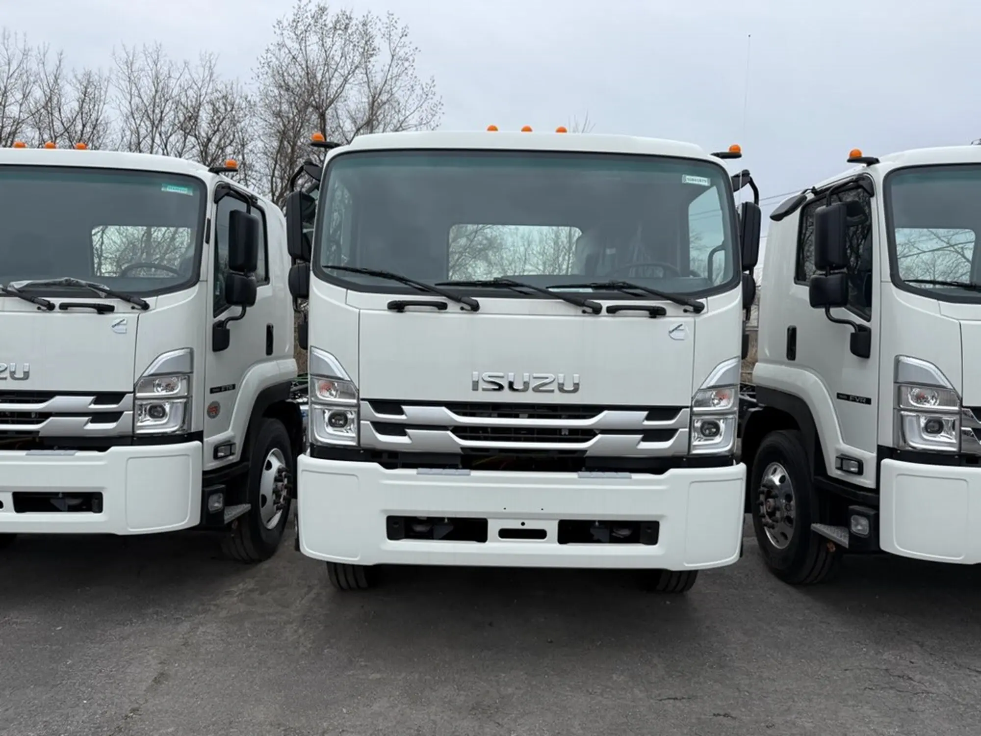 2025 Isuzu FVR — photo 2