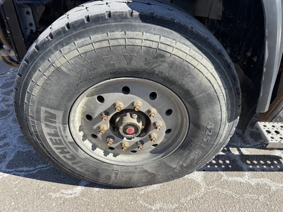 2022 Freightliner 114SD — photo 18