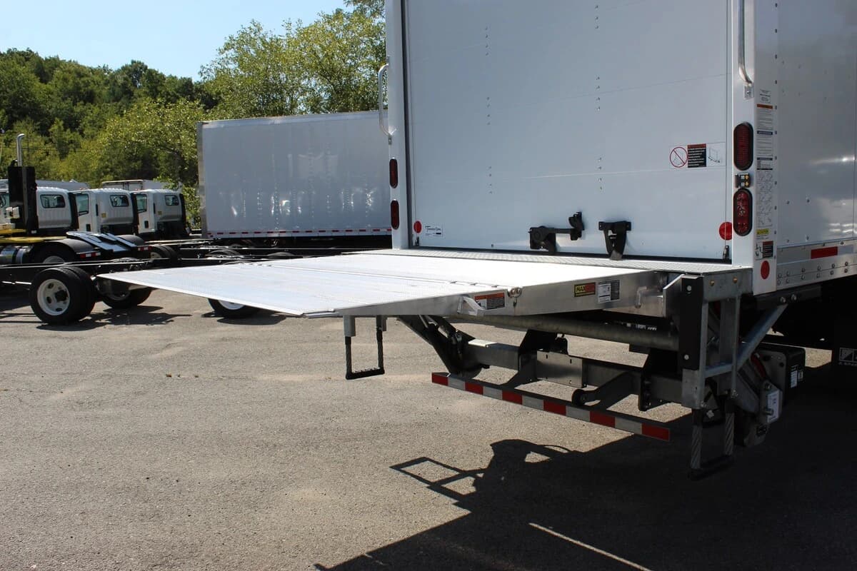 2025 Isuzu FVR — photo 11