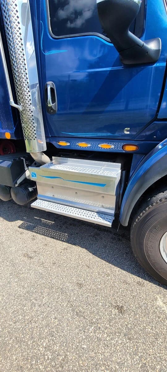 2023 International HX — photo 10