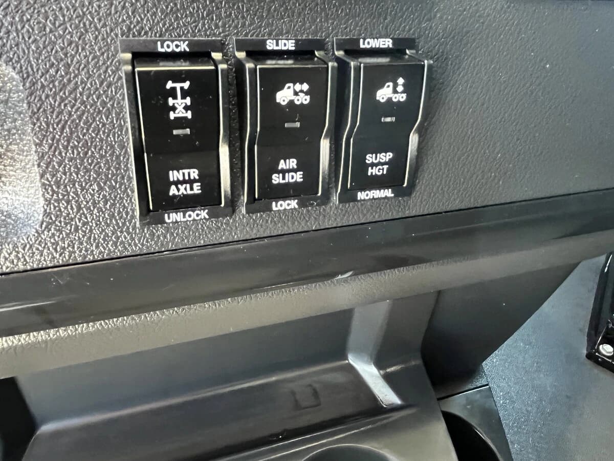 2025 Freightliner Cascadia — photo 19