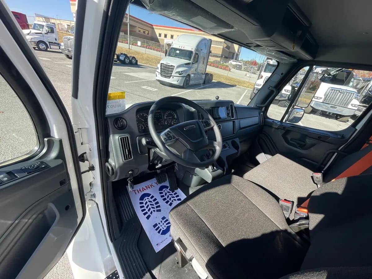 2026 Freightliner M2 106 — photo 21