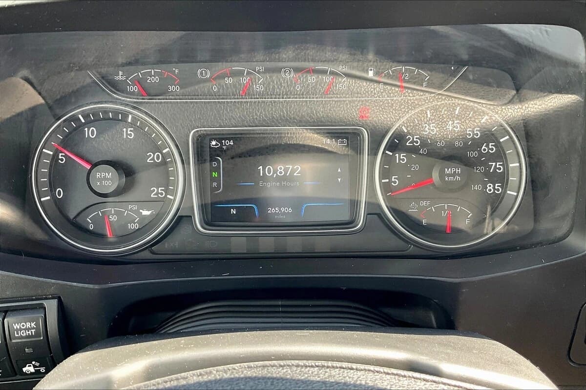 2022 International LT — photo 14
