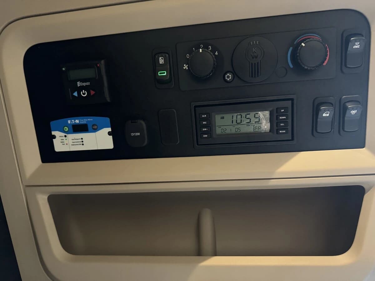 2023 Kenworth T680 — photo 33