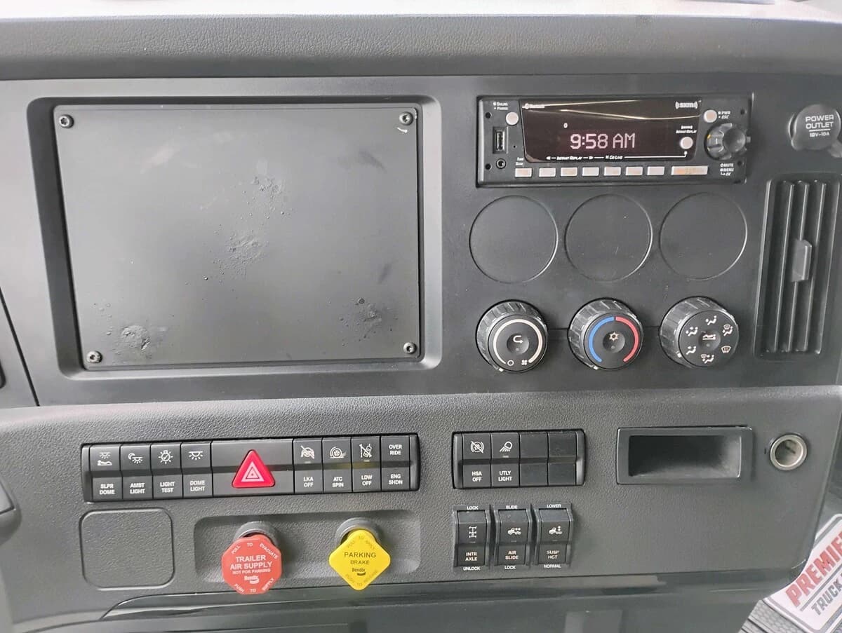 2024 Freightliner Cascadia — photo 19