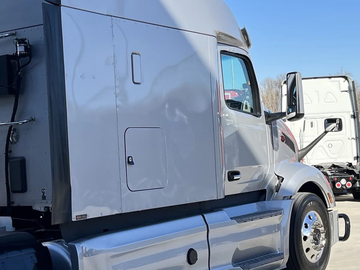 2023 Peterbilt 579 — photo 9