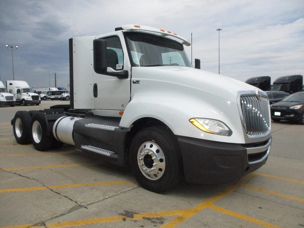 2019 International LT — photo 3