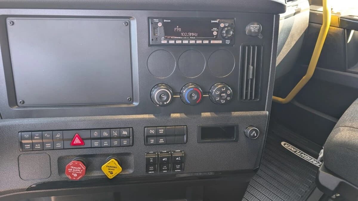 2026 Freightliner Cascadia — photo 16