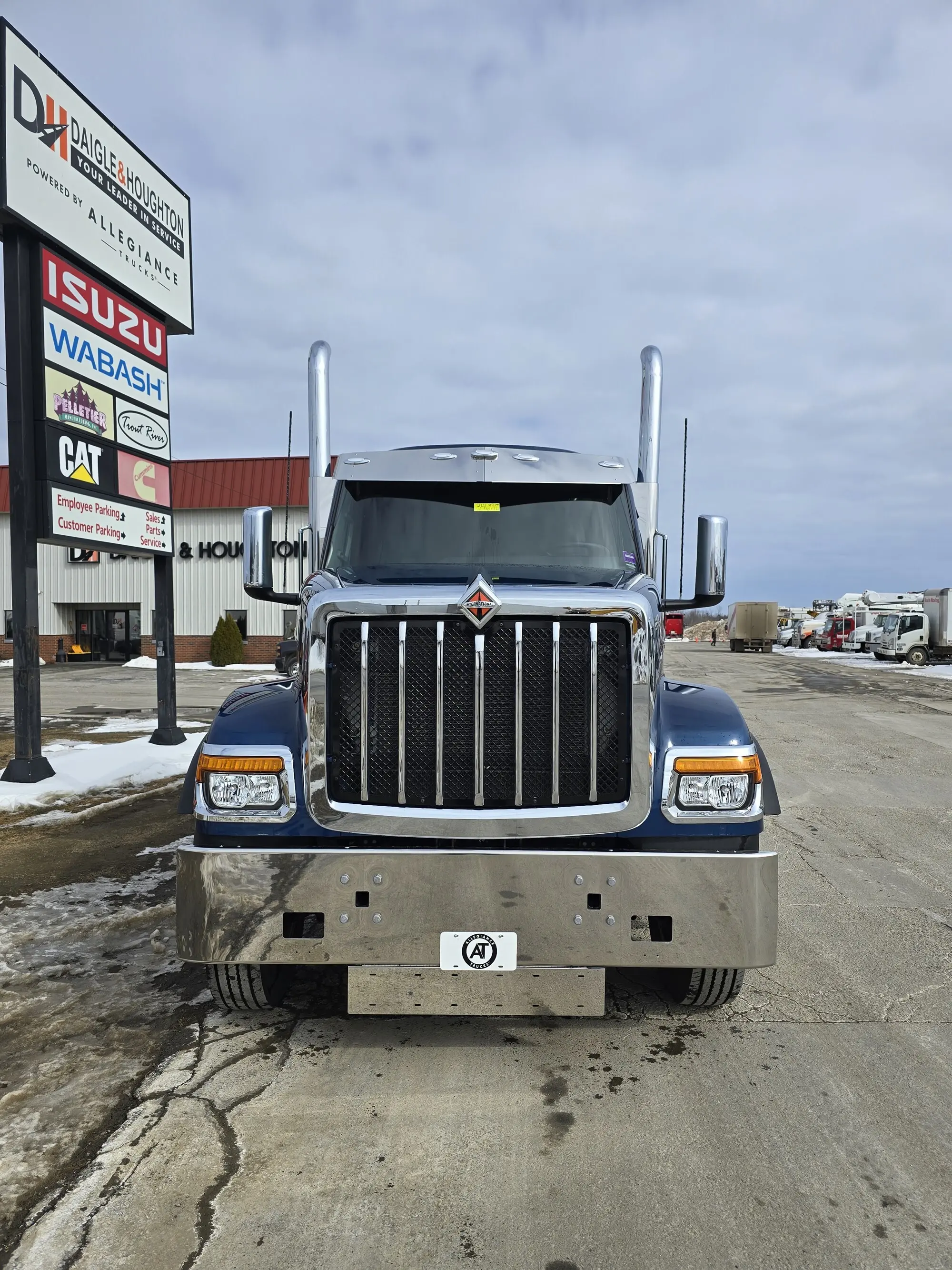 2025 International HX — photo 2