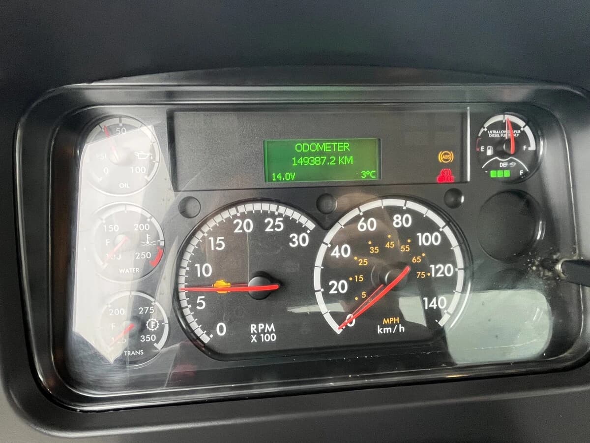 2017 Freightliner M2 106 — photo 21