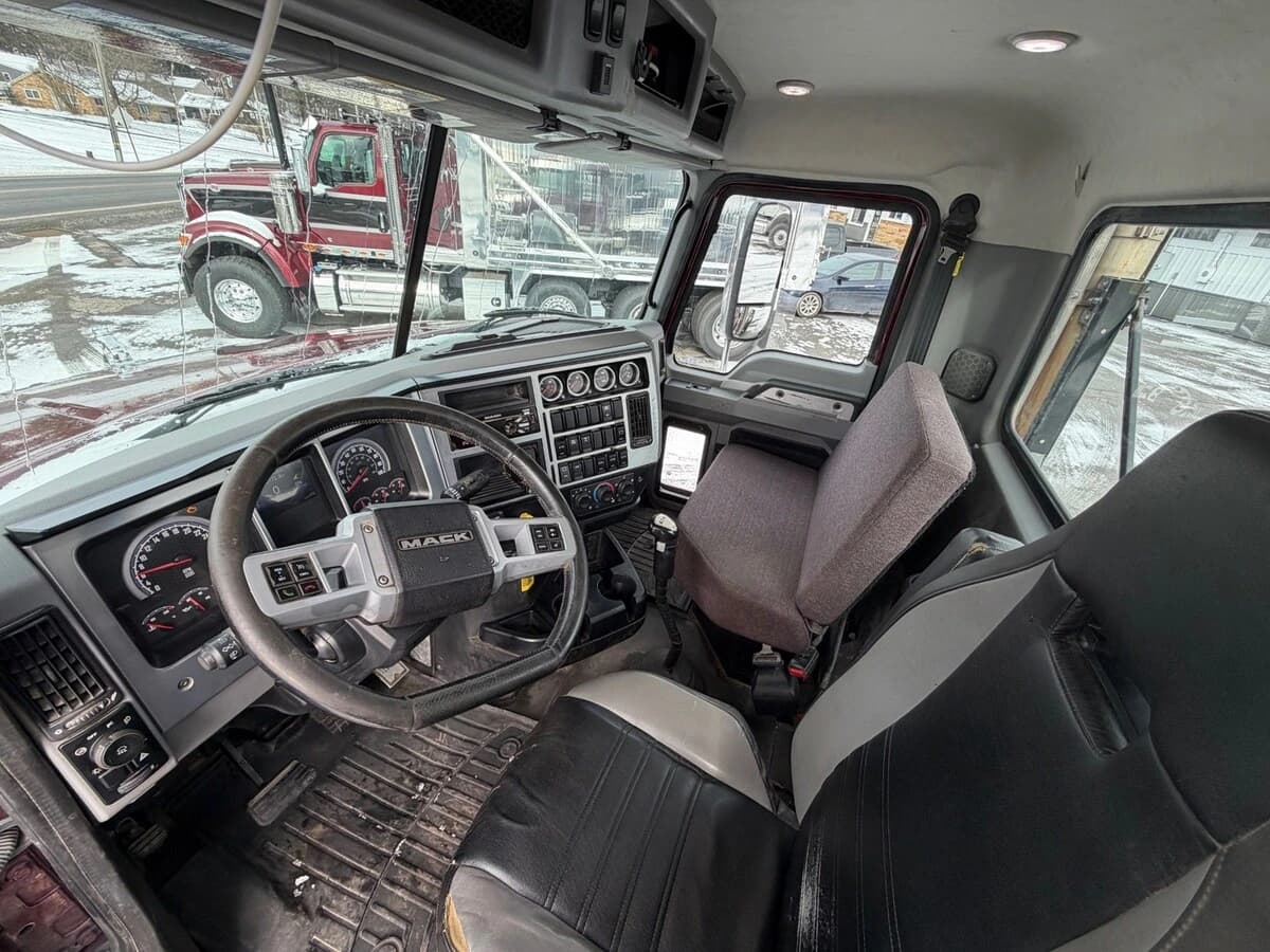 2019 Mack Granite — photo 11