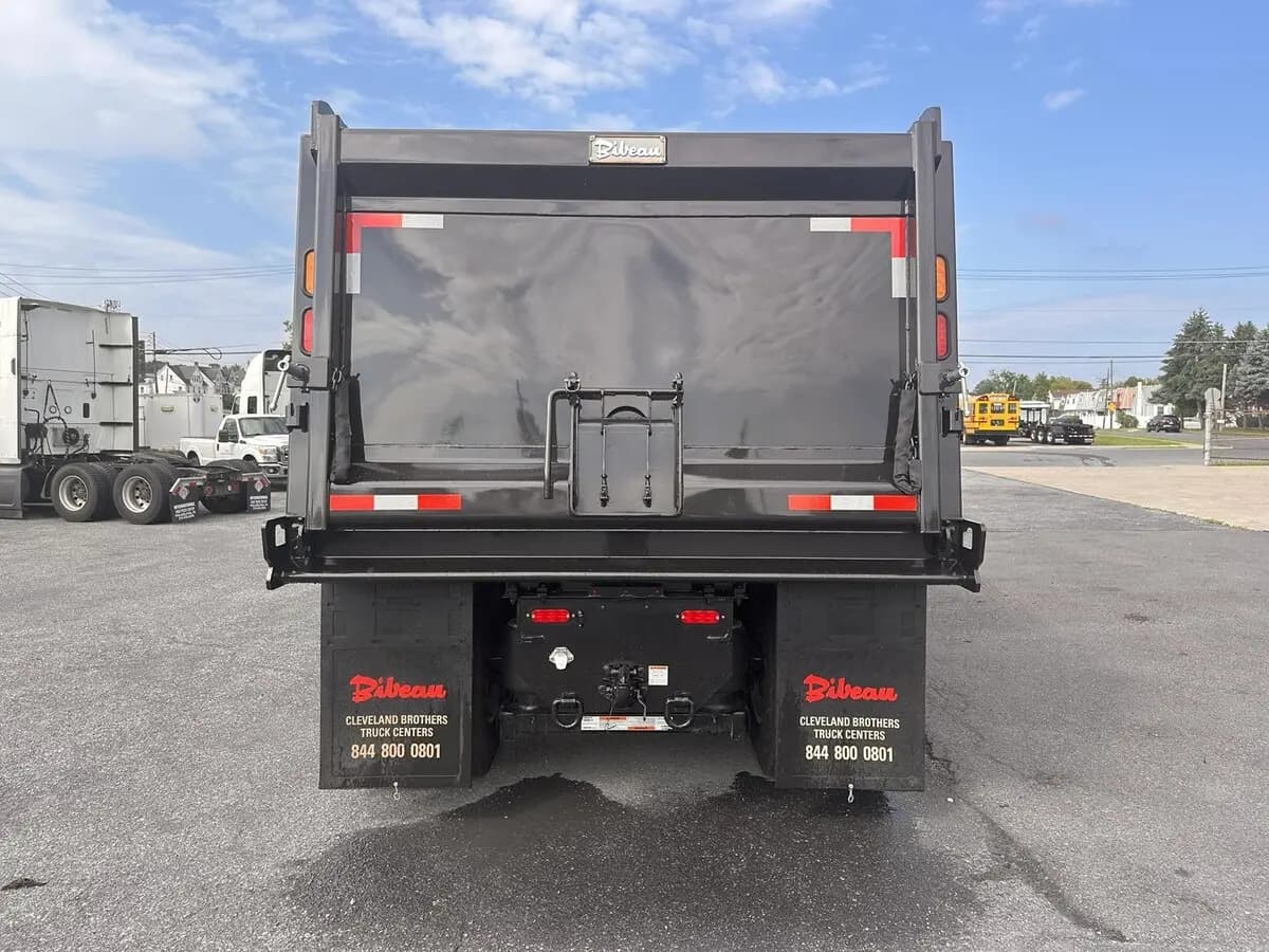 2026 International HX — photo 4