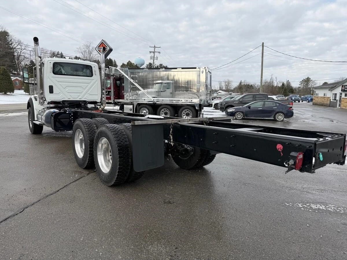 2026 International HX — photo 5