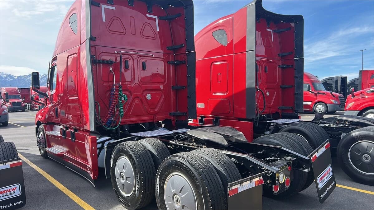 2022 Freightliner Cascadia — photo 4