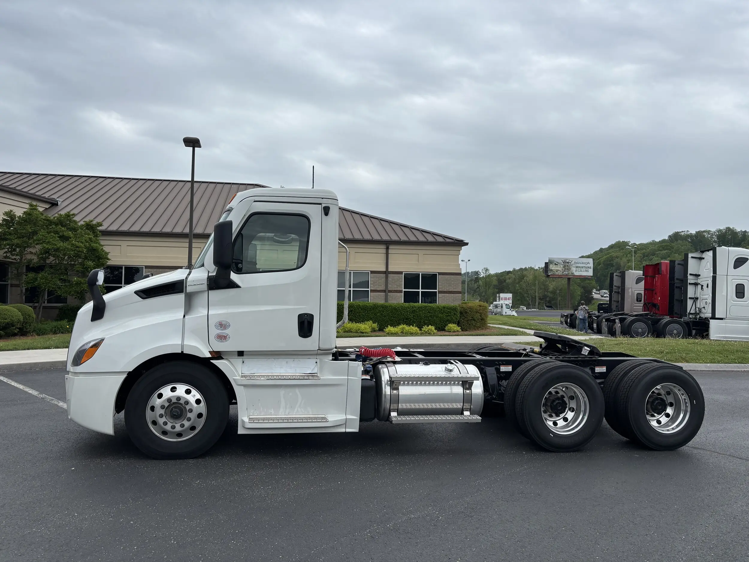 2026 Freightliner Cascadia — photo 2