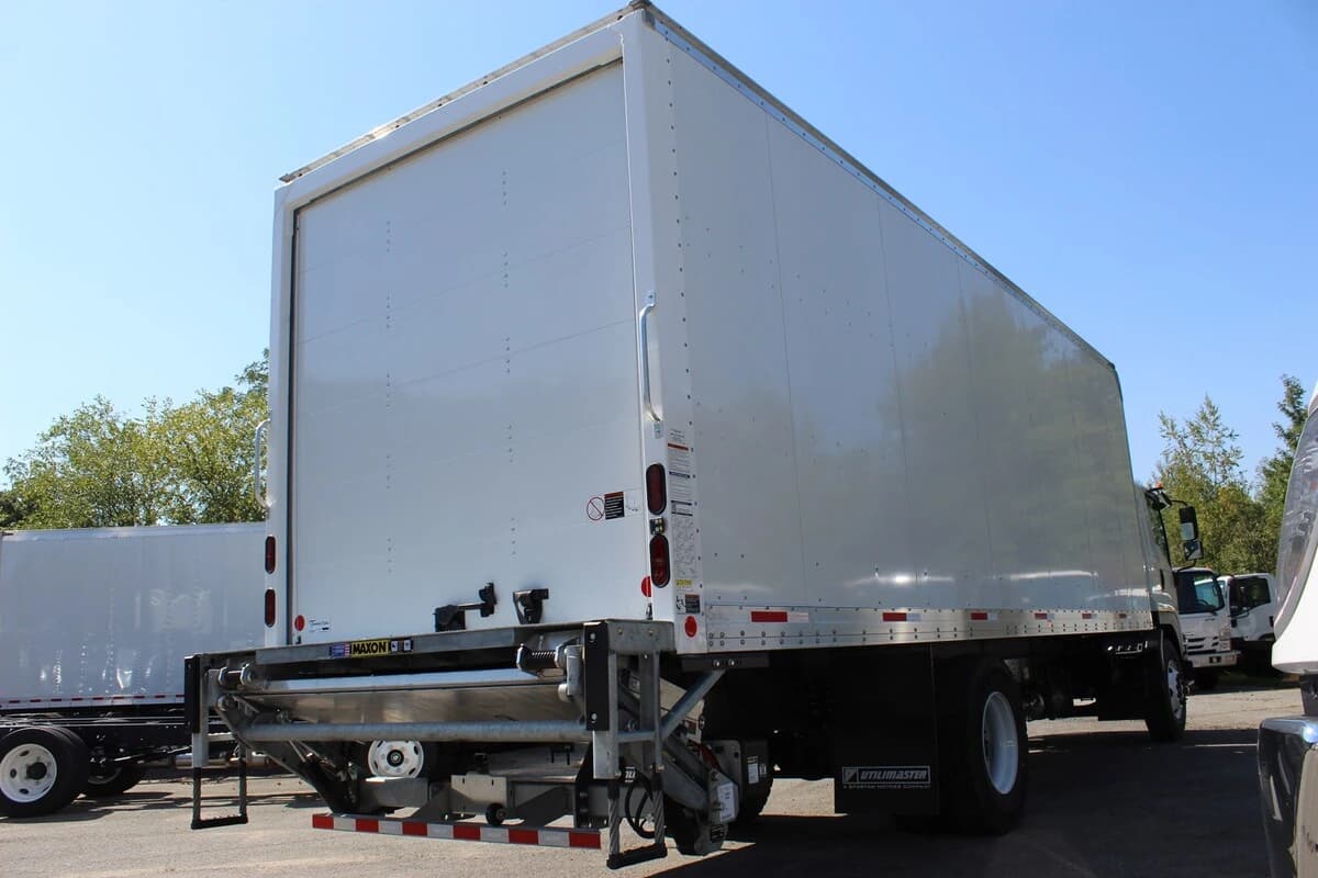 2025 Isuzu FVR — photo 5