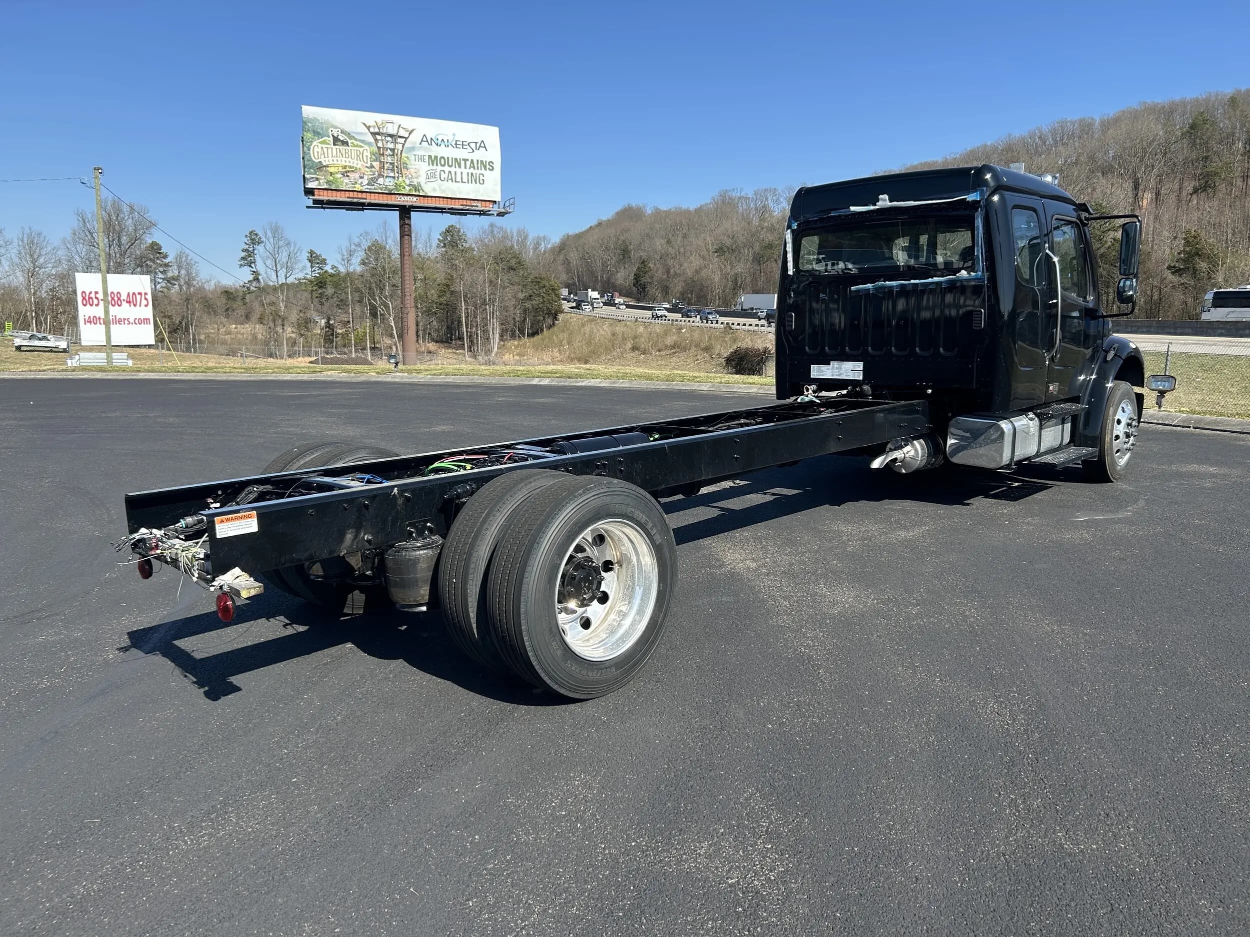 2025 Freightliner M2 106 — photo 4