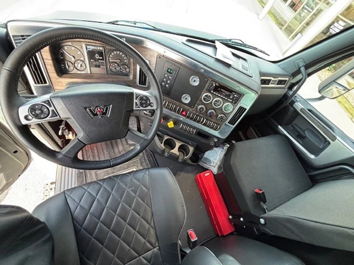 2025 Western Star 49X — photo 17