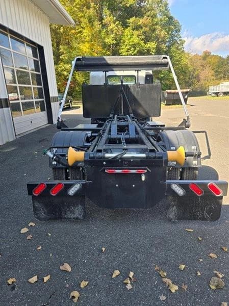 2024 Isuzu NRR — photo 12