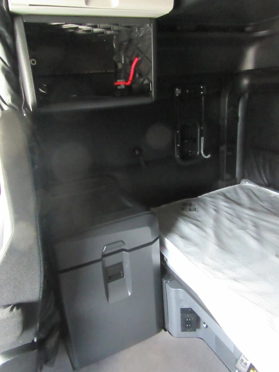 2025 Freightliner Cascadia — photo 26