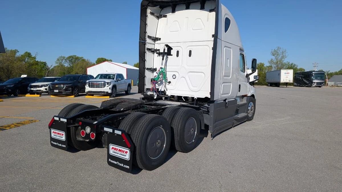 2026 Freightliner Cascadia — photo 5