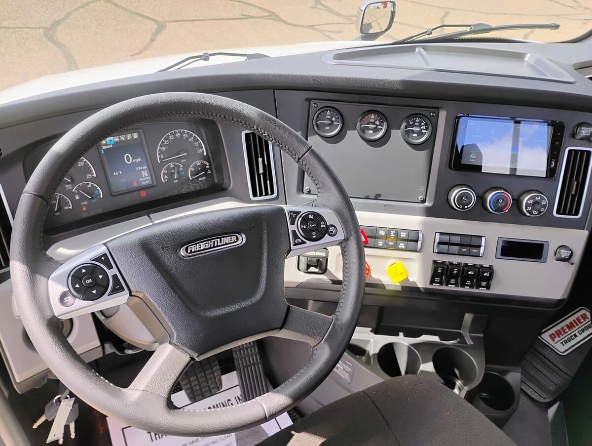 2027 Freightliner Cascadia — photo 13