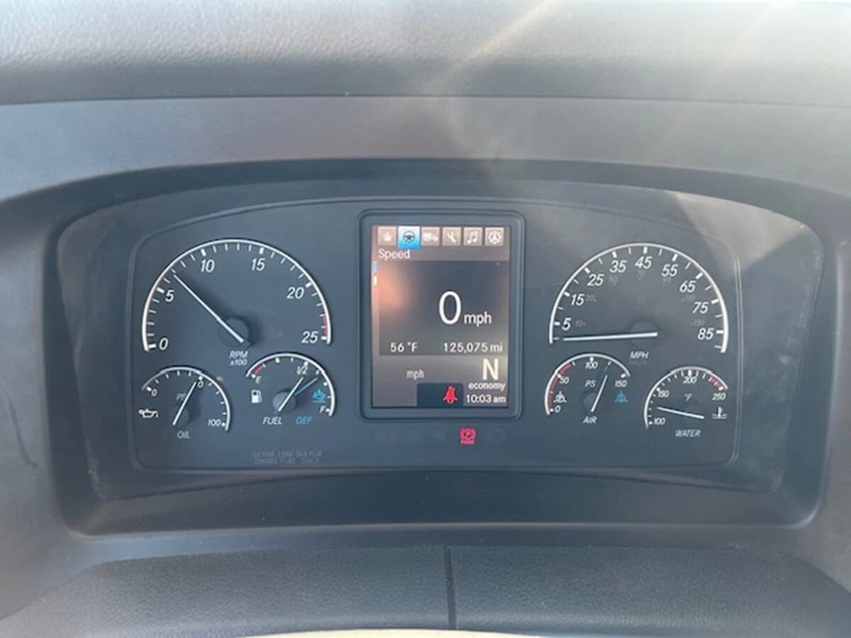 2025 Freightliner Cascadia — photo 23