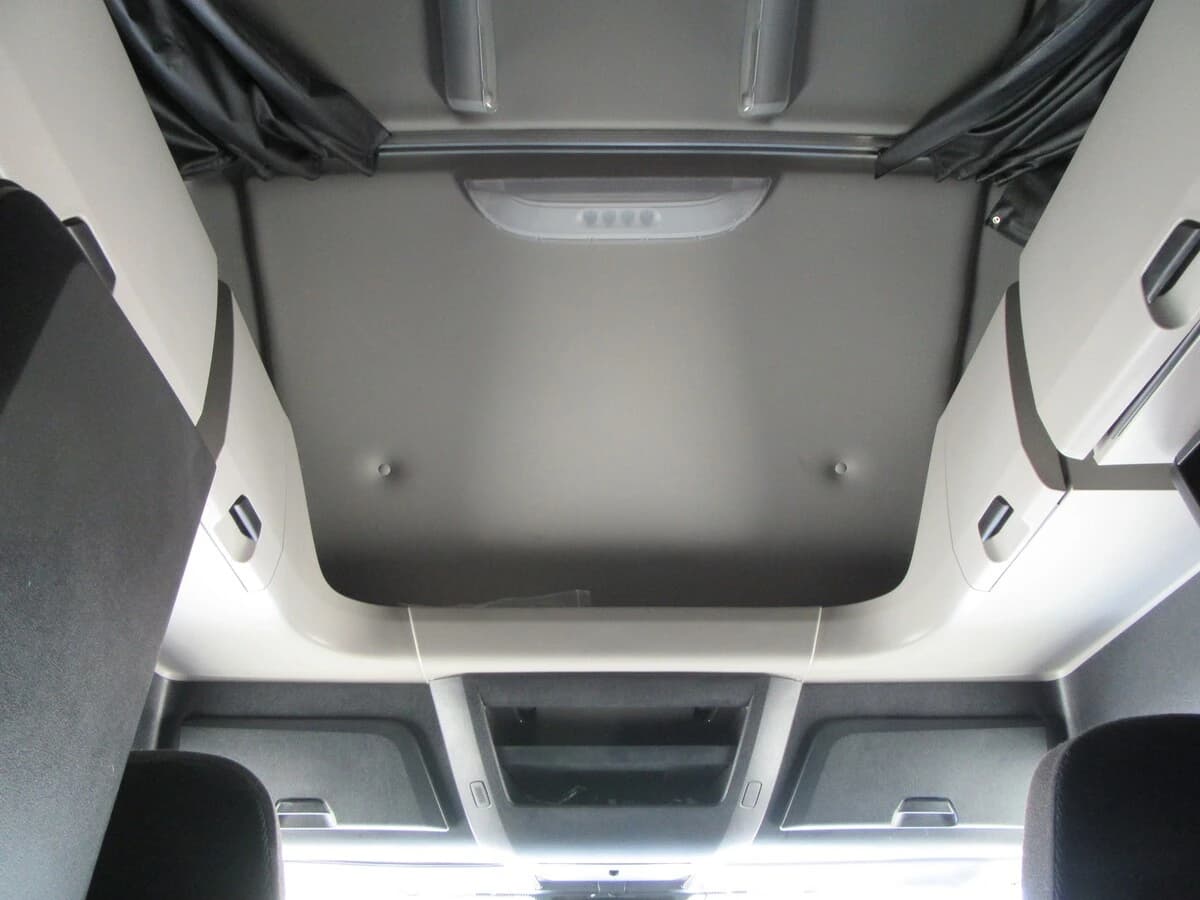 2025 Freightliner Cascadia — photo 28