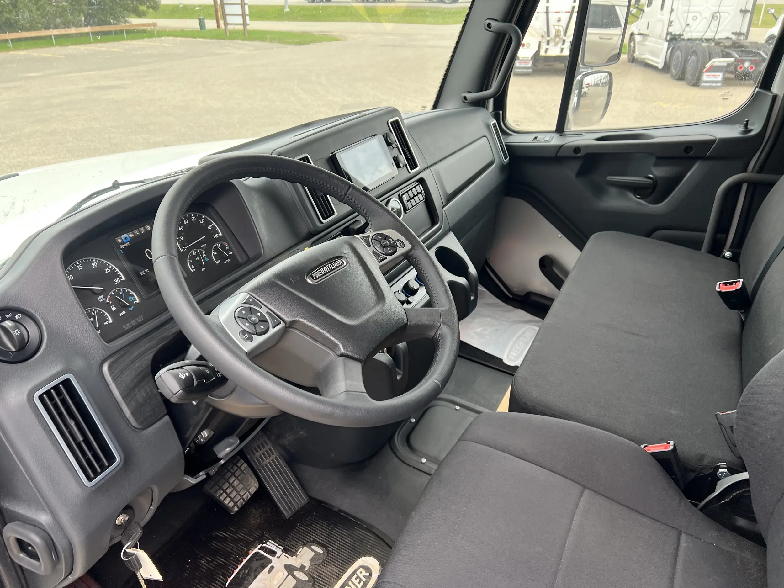 2026 Freightliner M2 112 — photo 7