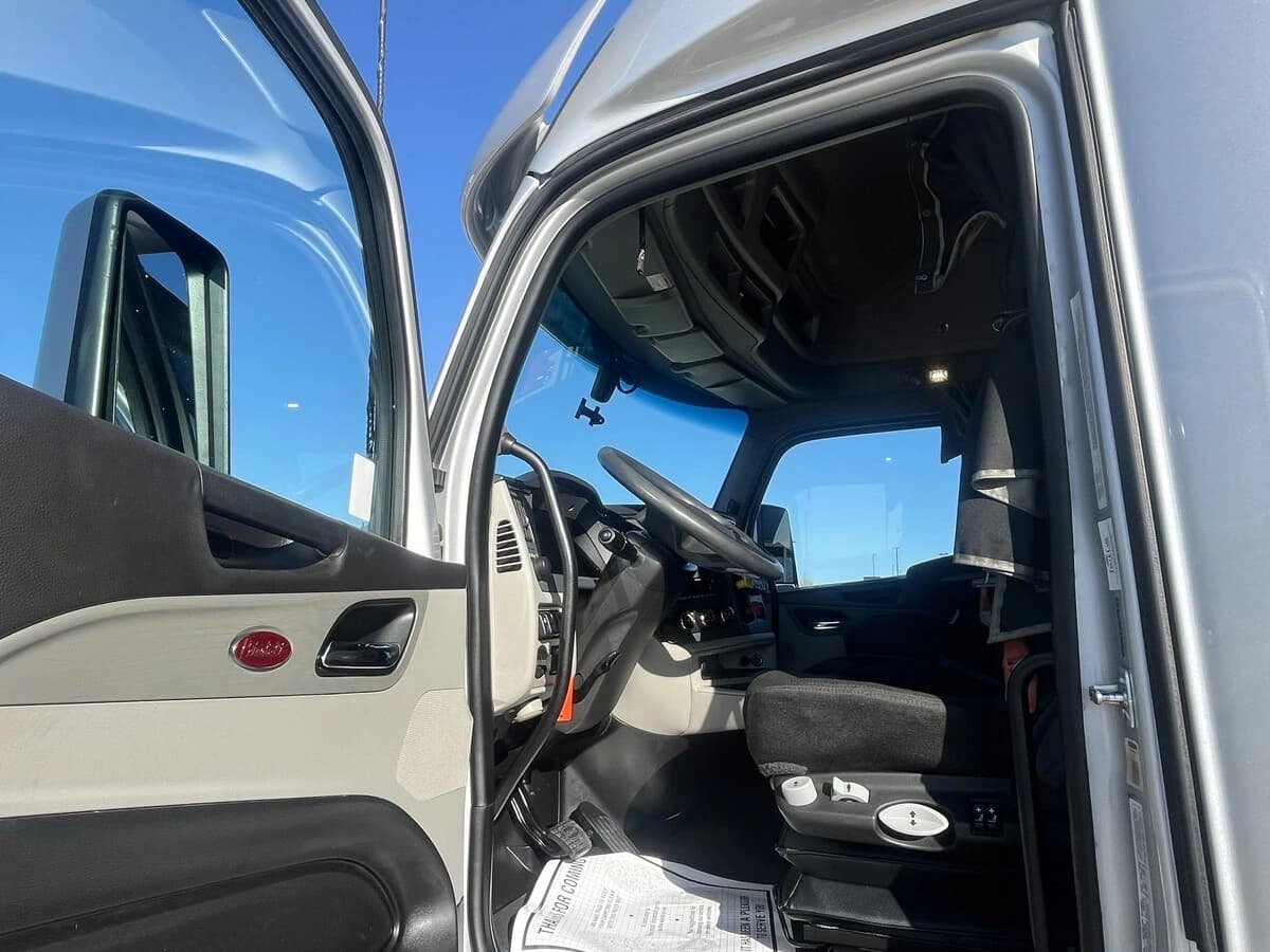 2023 Peterbilt 579 — photo 14
