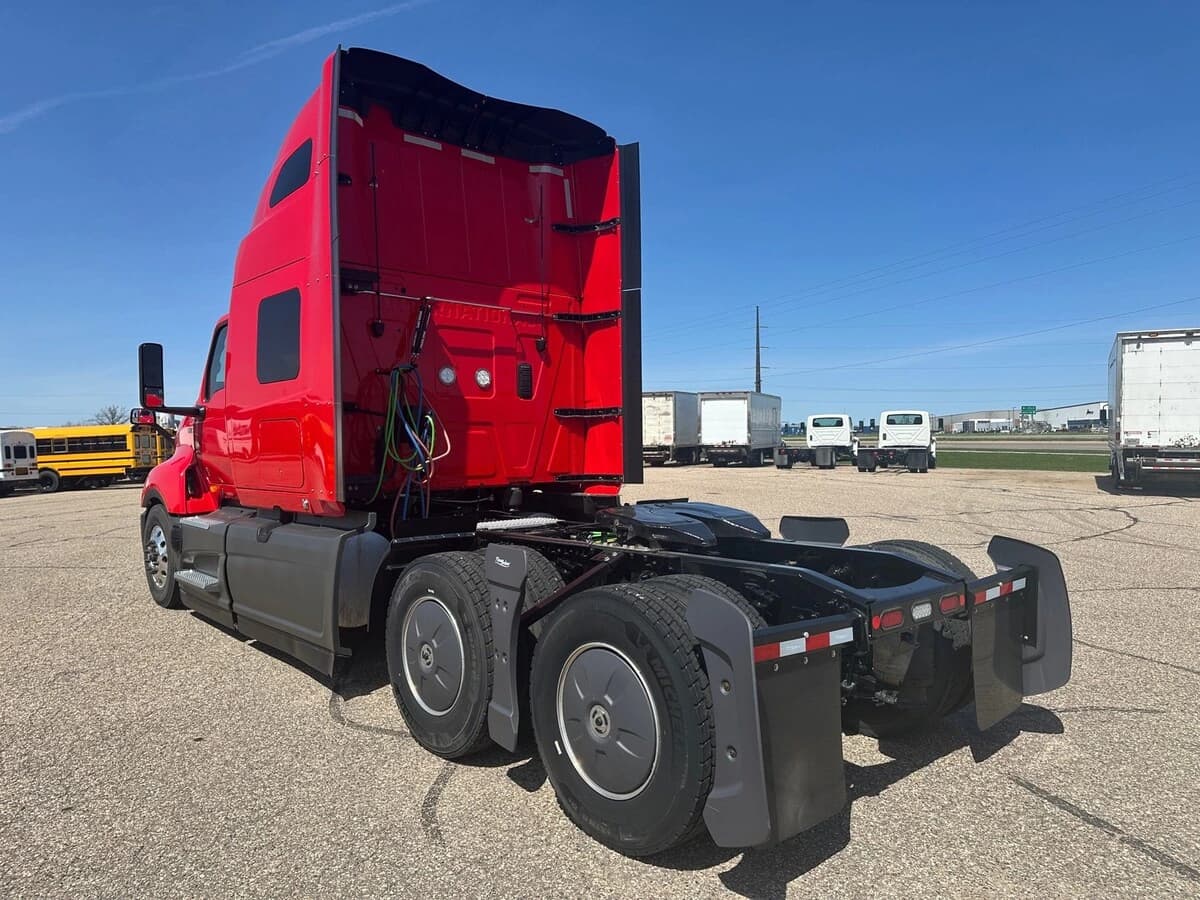 2026 International LT — photo 4