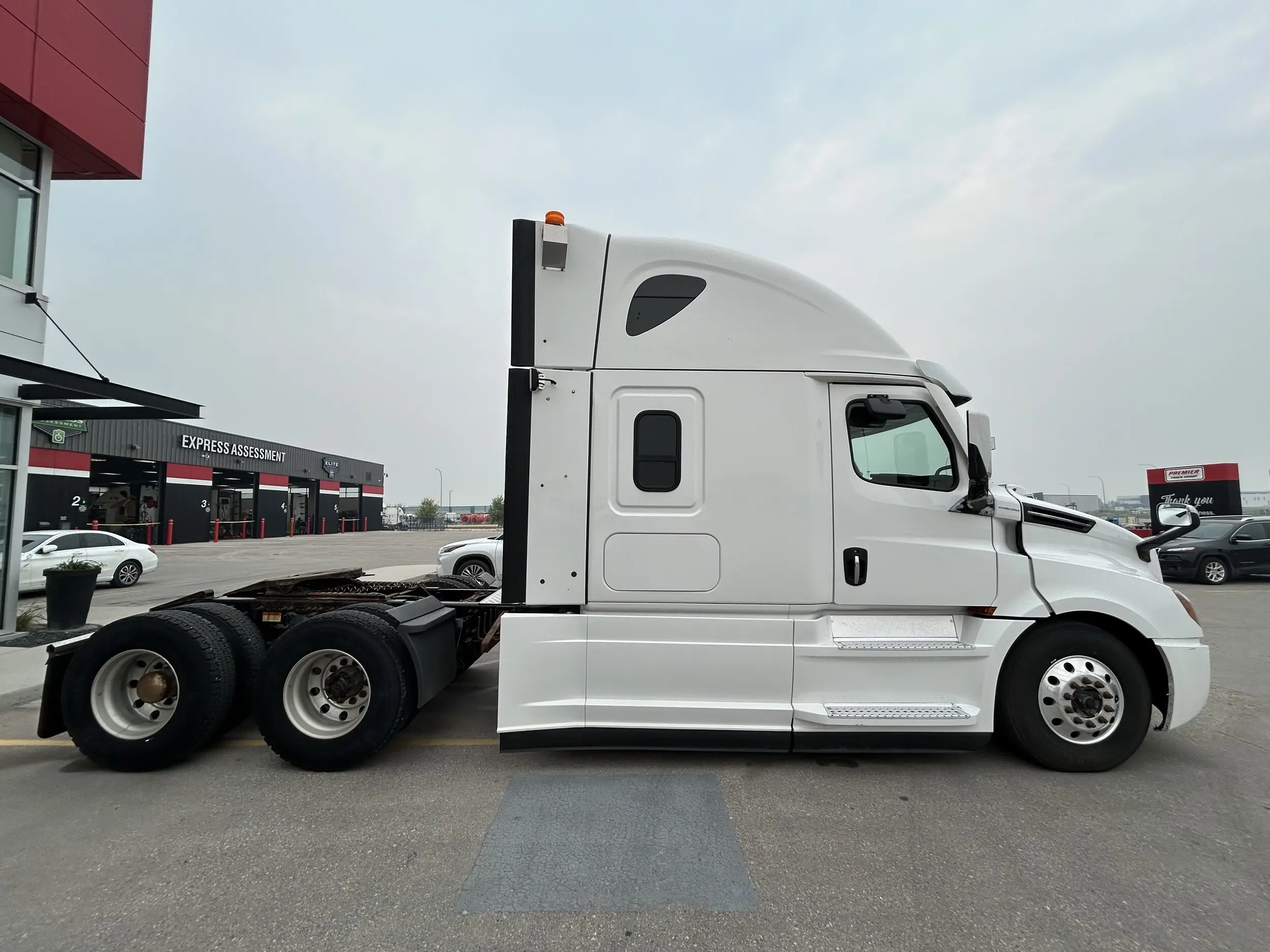 2021 Freightliner Cascadia — photo 4