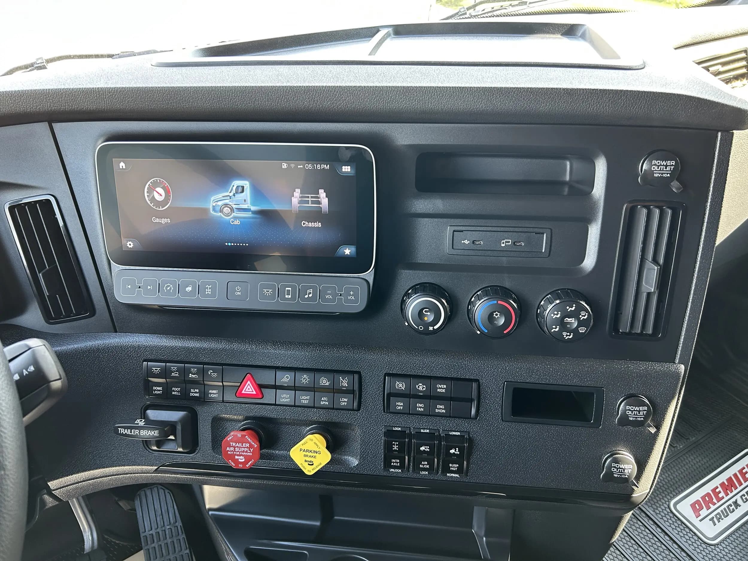 2026 Freightliner Cascadia — photo 12