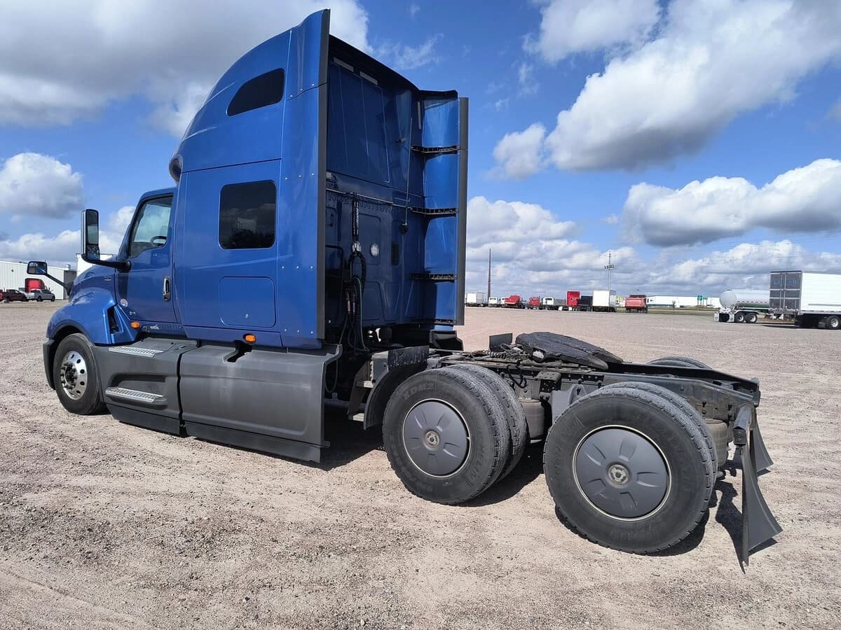 2021 International LT — photo 2