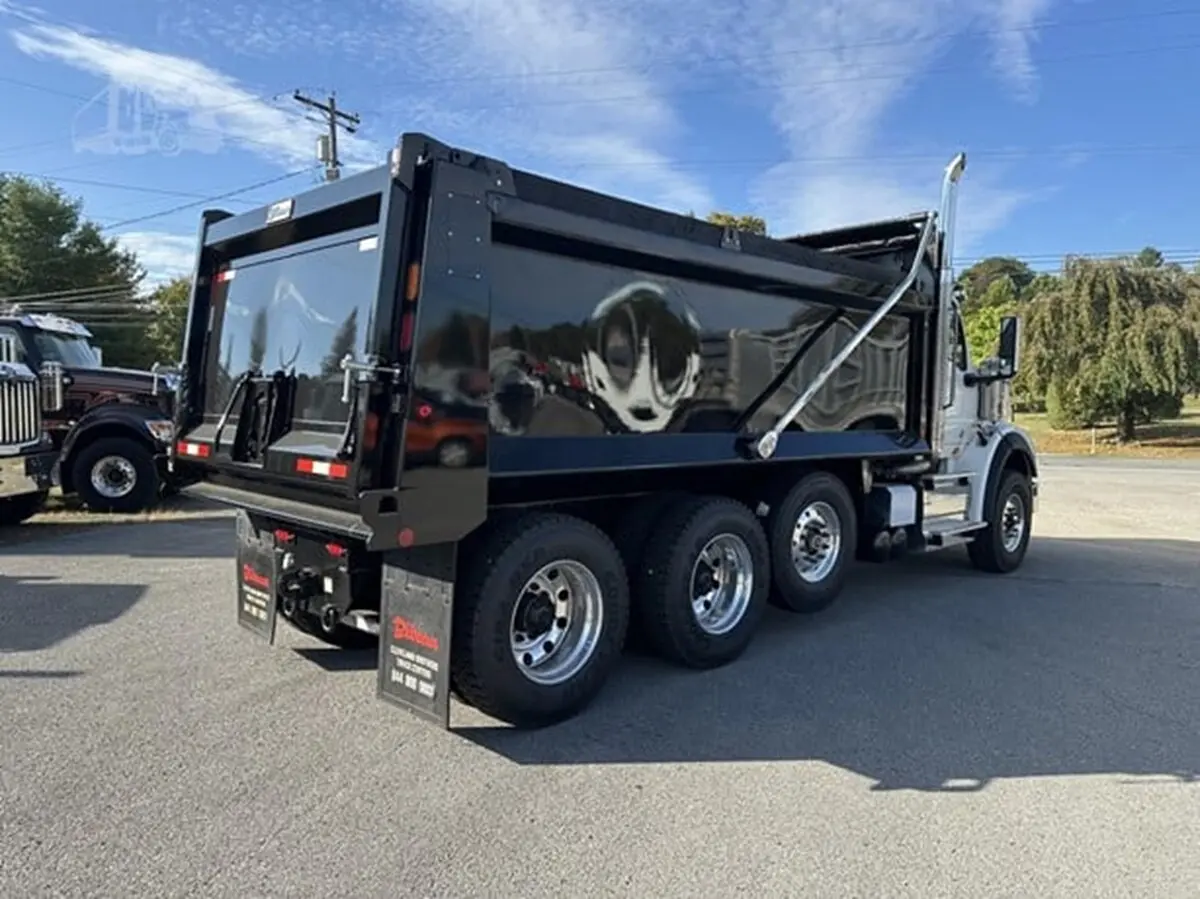 2026 International HX — photo 4