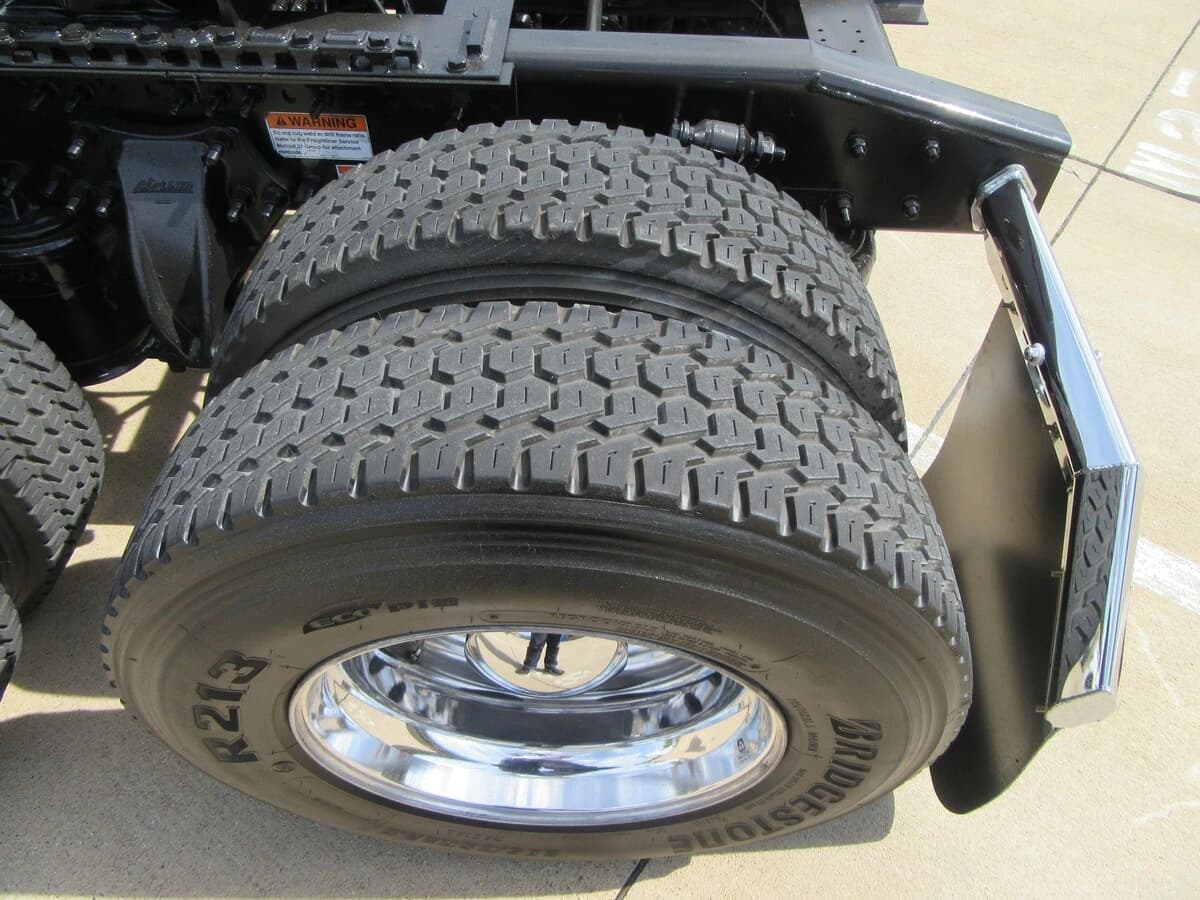 2025 Freightliner Cascadia — photo 12