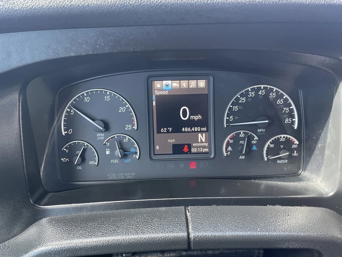 2024 Freightliner Cascadia — photo 23